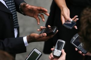 French Group to Introduce Screen Charging Solar Phones