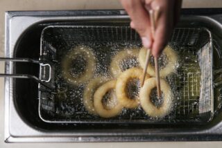 Waste in Commercial Kitchens: A Guide to Deep-Frying Sustainably